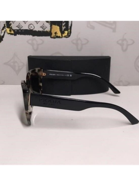 New Authentic Prada SPR 24X UAO-0A7 Women’s Sunglasses – Leopard Print
